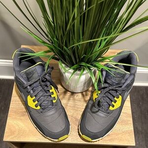 Nike Men's Airmax Essential Dark Gray Volt Sneakers